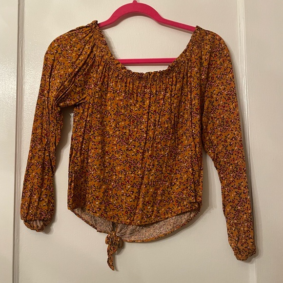 Cute fall top - Picture 2 of 2